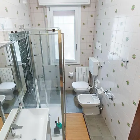 Ur-nest Tullio Levi Civita דירה *