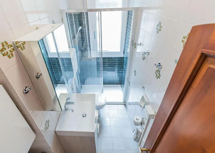 Ur-nest Tullio Levi Civita * بولونيا