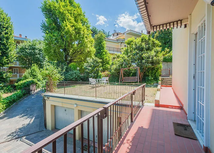 Ur-nest Tullio Levi Civita شقة *